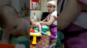 Что делать, когда ребенок икает?