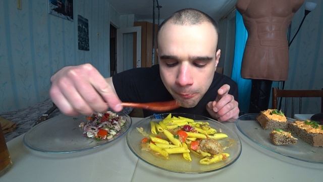 МУКБАНГ МАКАРОНЫ/ ТЕФТЕЛИ С ПОДЛИВОМ/ САЛАТ ОВОЩНОЙ / БУТЕРБРОДЫ/ ОБЖОР/ EATING Mukbang ASMR / АСМР