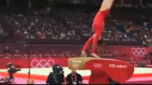 Виктория Комова против McKayla Maroney Vault в Лондоне 8/2/12