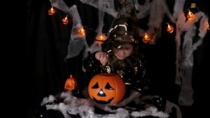 Детское Видео для детей  Вредные детки Хэллоуина Ночь  Bad Kid Halloween Prank as Witch Scary