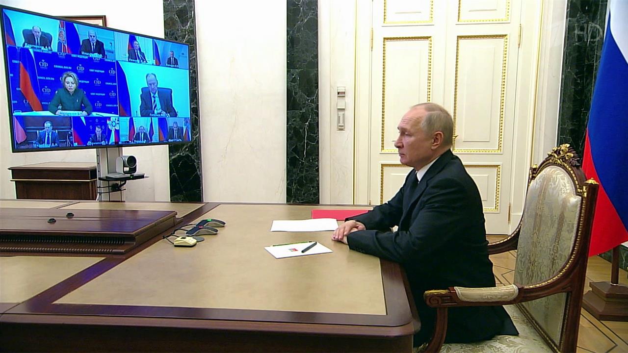 Темой совещания президента с Совбезом РФ стала внутренняя безопасность государства