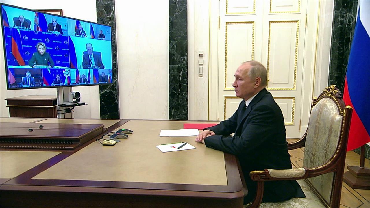 Темой совещания президента с Совбезом РФ стала внутренняя безопасность государства
