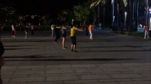 КИТАЙ. Танцы на площади Дадунхай. Хайнань.