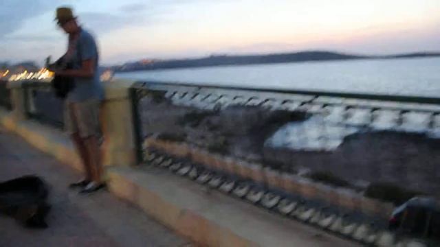 Уличный гитарист на МАЛЬТЕ смотреть онлайн