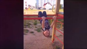 Матвей на турниках # детская площадка # МатТифей
