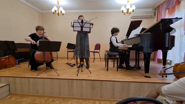 А.Шнитке Менуэт из Сюиты в старинном стиле (переложение для фортепианного трио Т.Лудановой) смотреть онлайн