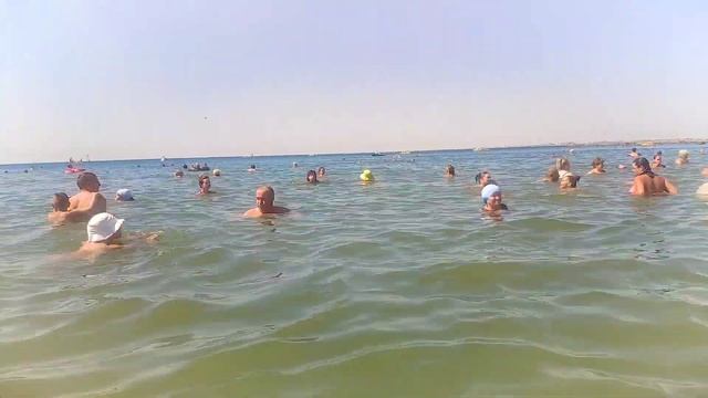 Анапа, август 2020. Высокий берег, галечный пляж в Анапе. Купаемся и отдыхаем. Более чистая вода.