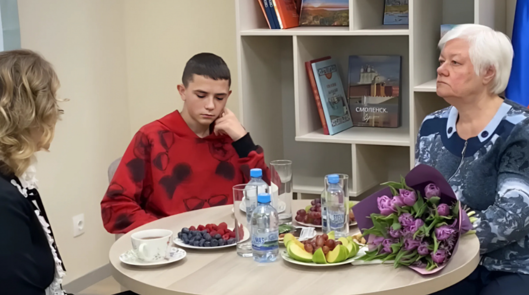 Возвращение домой: 14-летний подросток вернулся к семье в Россию с Украины