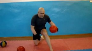Единоборства. Простые и эффективные упражнения с набивным мячом часть 2