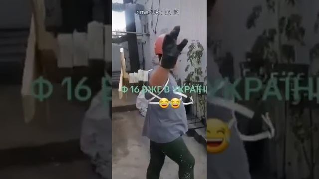После интервью с Владимиром Путиным, популярность Такера Карлсона не дает хохлам покоя)?