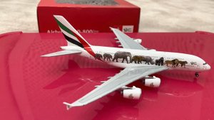 Эмирейтс а380 в масштабе 1/400