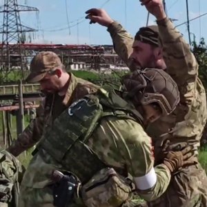 Украинских военных инструктируют, как правильно сдаваться в плен. Спецрепортаж