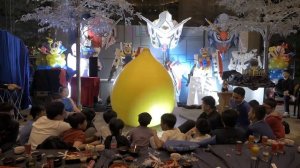 Lou Hilario's Giant Balloon Act