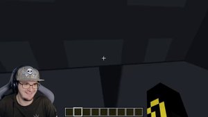 Майнкрафт но кто ЛУЧШЕ СПРЯЧЕТ свой ДОМ получит ► ФывФыв Minecraft Реакция перезолив с ютуба