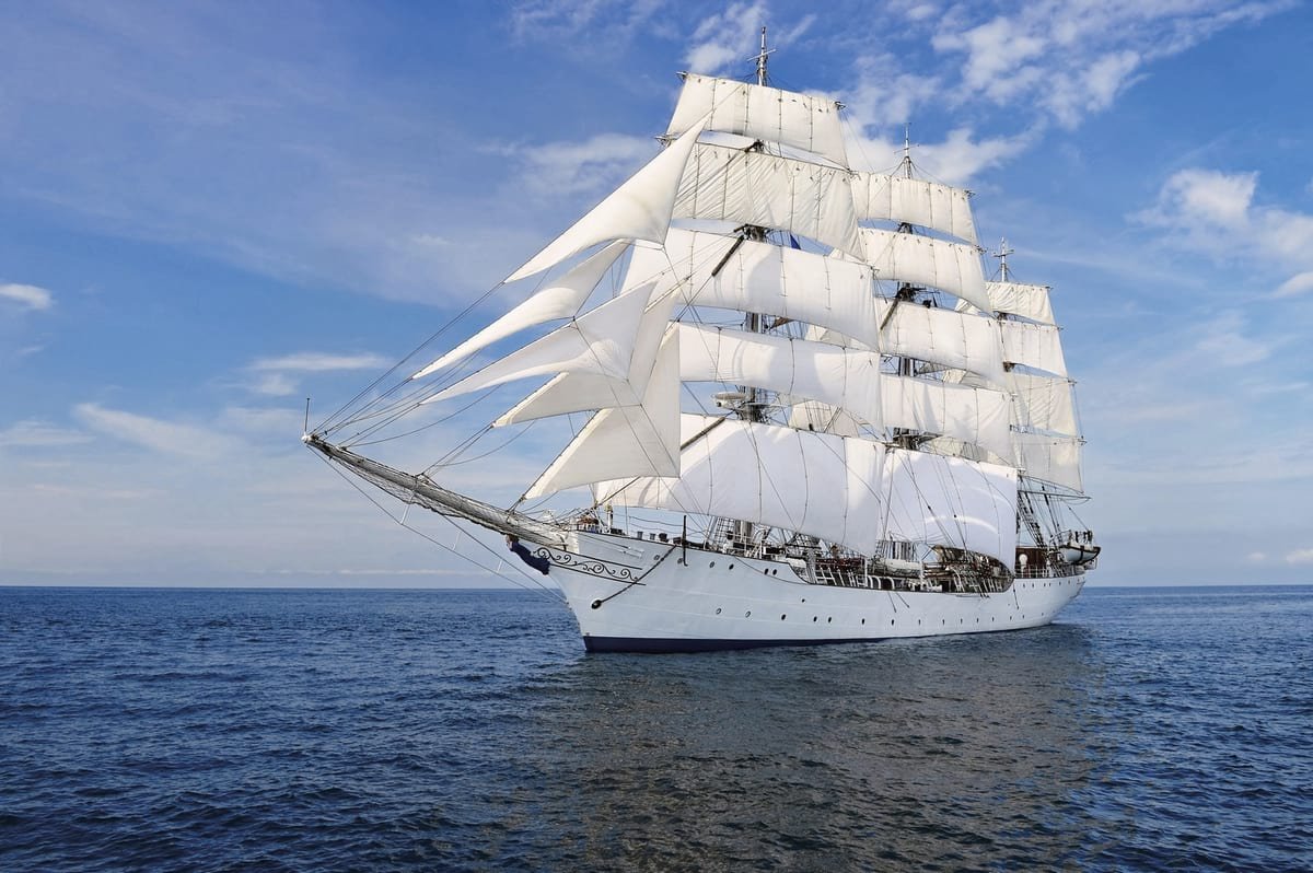 Бьёт свежий ветер в паруса