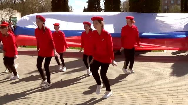 "ПЕРЧИНКИ" - Танец "Вперёд, Россия!" смотреть онлайн