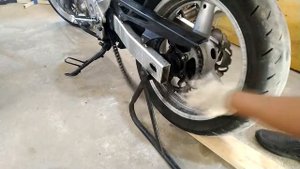 Замена задней покрышки на мотоцикле suzuki sv 650