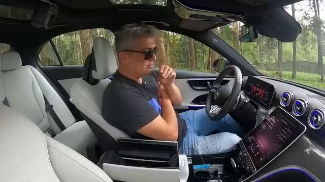 Mercedes-Benz C200 - FAZ 16,2 KM/L E CUSTA R$ 50 MIL A MENOS QUE O TOP. MAS É MELHOR QUE O BMW 320i смотреть онлайн