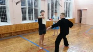 Разбиваем доски на весу. Школа кунг-фу "Чёрный Дракон"