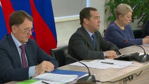 На совещании в Алтайском крае Дмитрий Медведев решал общие вопросы развития села и ЖКХ в частности
