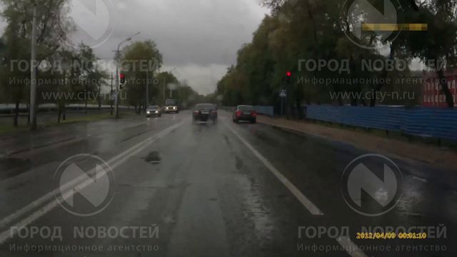 Поленился постоять 10 секунд на светофоре и попал смотреть онлайн