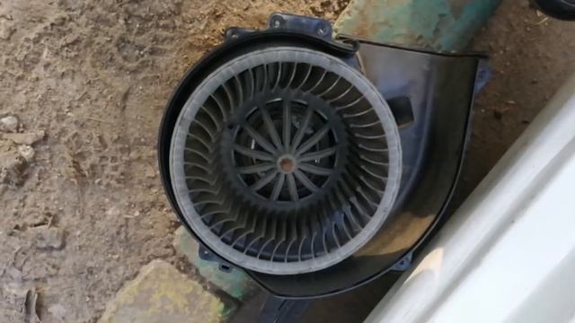 Skoda Rapid шкода рапид вибрация моторчика печки, способ устранения смотреть онлайн