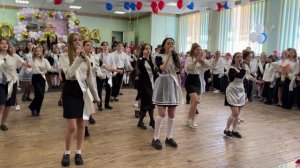 Для смоленских школьников прозвенел последний звонок