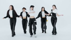 NewJeans - 'OMG' Dance Practice Mirrored (Clip)
