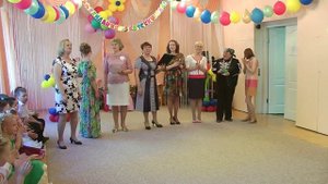 Трогательная (до слез) песня для выпускников детского сада.