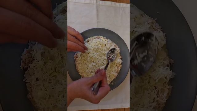 Пробовали,очень вкусно! Салат с маринованным луком, сыром,курицей #салатскурицей #салатссыром #сала