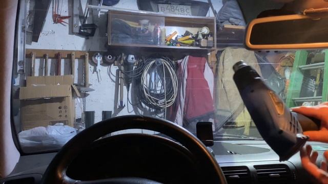 Как снять плёнку, тонировку с лобового стекла смотреть онлайн