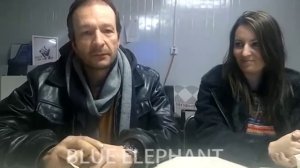 Что говорит французский клиент о синем слоне cnc на английском и французском языках