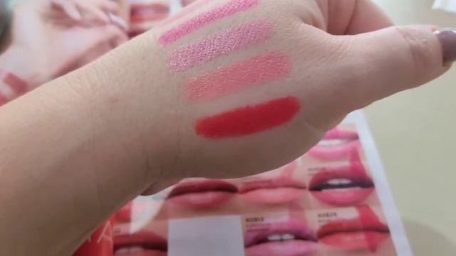 Свотчи новых оттенков помады Hydra Lips от FABERLIC смотреть онлайн