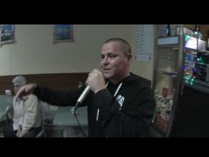 Гуляем в баре / Славик поёт в караоке и танцуем