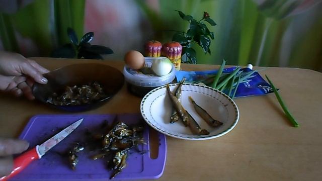 Салат из морской капусты с копчёной мойвой