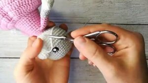 Пришиваем мордочку вязаной игрушке