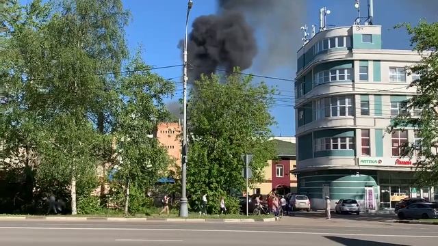 Пожар на территории завода ЗОМЗ смотреть онлайн