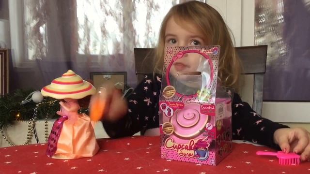 Ароматные капкейки куклы сюрприз распаковка игр. Ева распечатывает кексы куклы смотреть онлайн