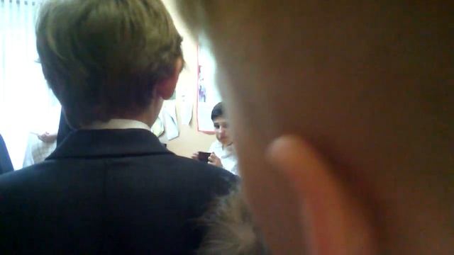 На выпускном мальчик упал в омарак!!! ШОК! смотреть онлайн