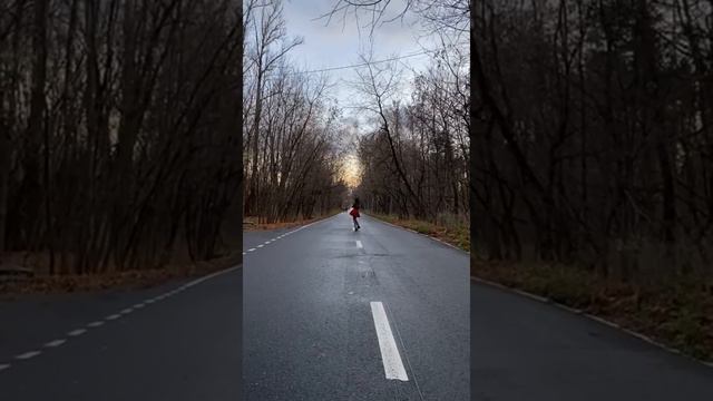 Она прошла как ( девочка-виденье) Максим Леонидов🌑🌑🌑🌒