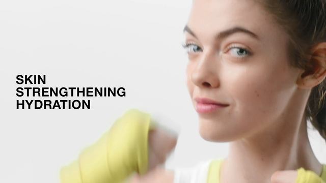 Simple Routines, Remarkable Results | Moisturiser Skin Goals | Clinique смотреть онлайн