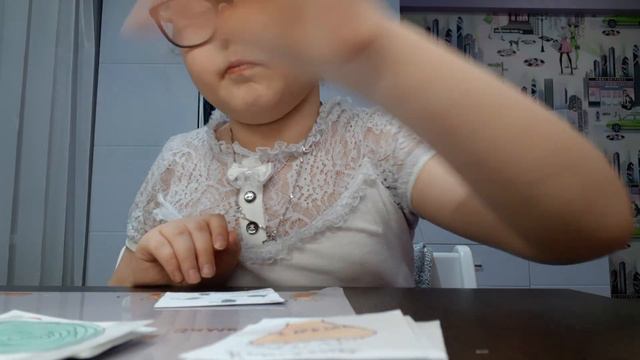 распаковка бумажных сюрпризов. Я снимала 1 раз 1 видео насчёт этой темы! Интересно вам понравилось? смотреть онлайн