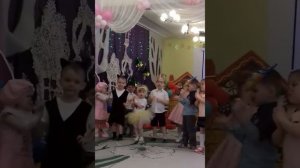 Дети поздравляют своих мам с международным женским днём 8 марта