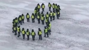 Сотрудники ОГИБДД Самарской области поздравили женщин с 8 Марта.