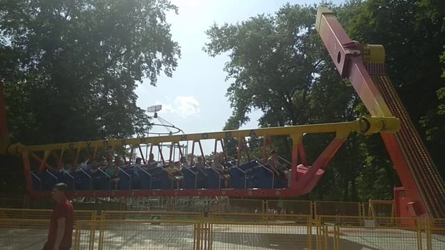 Парк Челюскинцев. Аттракцион крутяк смотреть онлайн