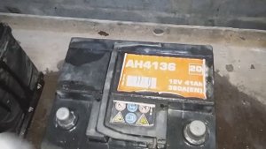 Армейский способ проверки аккумулятора  на выделения кислоты .