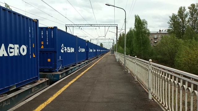 Электровоз 2ЭС4К-011 "Дончак" с контейнерным поездом, пл. Понтонная смотреть онлайн