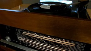 "Песня о маленьком трубаче" поет Елена Камбурова