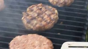 Бургеры на чугунной решетке