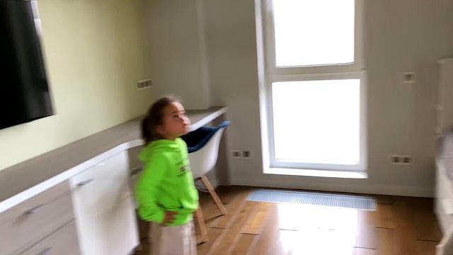 ГДЕ НАМ ЖИТЬ? ВЫБИРАЕМ КВАРТИРУ В МОСКВЕ/Влог Анютка-малютка смотреть онлайн